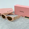 Óculos de sol luxuosos, glasses de sol que gastadores de sol para mulheres, tendências de tendência de gama de tendência de gama de presentes, sombreamento da praia, proteção de óculos polarizados de proteção UV