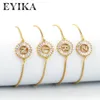 Bracelets de charme Eyika Classic A-Z Bracelet de cuivre initial pave Cubic Zirconia Nom de chaîne réglable Brangle