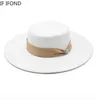 Français dames blanc bownot satin felted fedoras chapeau femmes banquet élégant forme de fête formelle coiffage 10 cm de largeur de l'église de brim 2205149789143