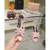 2023 Neueste Sandalendesigner Frauen hohe Qualität gegenüber Ferse Super euige Sandalen Frühling Sommer Womens Mode sexy elegante Sandale 35-44