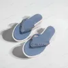 Designer denim thongs toffel kvinnor platt låg häl flip-flops blå denim tyg slingbacks sandal kedja slip på mules retro plattformar casual raffia dubbelbandet glider