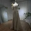 Robes de fête Sirène nue à une épaule à un épaule avec des plumes de perles de surface