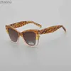 Lunettes de soleil Niche Fashion Grand cadre Cat Eye Square Retro Lunettes de soleil UV400 Texte épais Cadre de conduite Lunettes de soleil Couleur Couleur de soleil