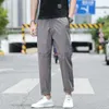 Męskie dżinsy Summer Nowe stałe kolory swobodne spodnie dla męskich przycięte splasy z prostymi nogami