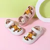 Baby schoenen leer schattig girafpatroon peuter sandalen voor meisjes gesloten teen anti-slippery baby sandalen zomer 240422