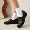 Casual schoenen Sgesvier MicroFiber Leather verhoogde adembare mesh loafers Koreaanse stijl met lage hakken met lage hakken gestikt voetpompen Black Red Rood