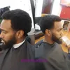 Gli uomini neri usano la barba curva esplosiva di baffi afro barba sulla fronte