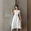 Basic Casual Kleider Designer 2024 Frühling/Sommer Neues Hot Diamond Dreieck Etikett Ärmellose Frauen-A-Linie-Kleid mit großem Saum und langem Rock, um die Körperform L7DW zu zeigen