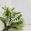Decoratieve bloemen Plastic witte bellflower lelies vallei nep planten boeket trouwhuis pography props decoratie arrangement