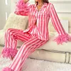 Dames slaapkleding Xingqing Satijnen Pyjama Set Y2K Deservaties Vrouwen Roze gestreepte Single Breasted Shirt Top met veerafwerking en lange broek