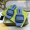 Designer Denim Slippers Slides para mujeres Sandalia de goma de goma Moda de color azul claro Doble letra Sandale Classic Hollow Out Sliders plano Tamaño del zapato 35-41