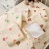 Couvre des draps de lit de matelas étanche réutilisables pour bébé pour les draps de lit de couches portables et tapis de jeu pour les nouveau-nés