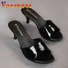 Женские туфли мул чистые каблуки патентные кожаные тапочки сандалии сексуальные хрустальные низкие каблуки заостренные пятна на ногах для вечеринок женская 240425