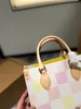 2024 Bolso de compras para mujeres de principios de primavera Diseño de cuero a cuadros Bolso de hombro Bolso de hombro Bolsillo cruzado Tamaño de 25x19 cm