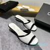 2024 Schuhzehen Slipper Street Frauen drucken zwei C-Buchstaben Hochwertige Flip-Flops