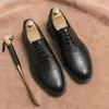 Chaussures habillées faites à la main pour hommes en cuir véritable derby haut de gamme de mariage pointu de gamme