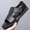 Sandales Gétille en cuir hommes Chaussures décontractées Luxury 2024 Mandons pour hommes Moccasins Slip respirant sur la conduite White Shoe Man