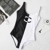 Diseñador de alta calidad Halter Swimsuit Fashion Black and White Color Patchwork Letter Impresión de la playa Traicio de baño de playa