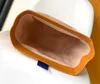 サンドイッチデザイナートートメンメンズソフトカウレザー染色ブランドショッピングバッグハンドバッグ最高品質のクラッチトートM24578折りたたみ磁石がバッグを開閉