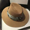 Chave de palha de trigo Panamá Fedora Top Hat Flat Women Summer Beach Brim Brim Jazz Cap com fita para designer de festas de férias 240423