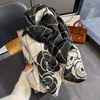 Schals Camellia Fashion Cashmere Schal Frauen Herbst Winter Winter vielseitig verdickter Schüler Wrap Schal Pashmina Quastenschalte D240426