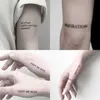 Tatuaggio trasferimento da 30 fogli impermeabili di tatuaggi temporanei di tatuaggio nero diavolo non dorme lettere inglesi Tatoo falso tatto da tatuaggio polso per donne uomini 240426