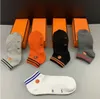 Designerin Frauen Socken Luxusbrief Socken Mode High Street Komfortable Schweiß-absorbierende atmungsaktive.