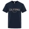 T-shirt maschile istituite nelle magliette da uomo in California USA USA T-shirt di cotone oversize di cotone traspirabili e camicie hip-hop a scollo allegri sciolte J240426