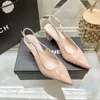 15a 2024 Designer de verão Chanelelsandals Sandálias de salto grossa Mulheres de volta