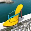 Tofflor 2024 Summer Yellow Green Mixed Color Flip Flops Thin High Heel Shoes mode Sexig bankettparty Bröllopsstorlek 43 45