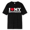 男性用Tシャツ私は私のボーイフレンドの服が大好きです私は私のガールフレンドTシャツが大好きなので、私から離れてくださいj240426