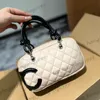 Womens Brand Classic Panda Diamond Lattice Quilted Zipper Axel Totes Bags Camera 7 Färger Senaste lyxdesigner Utomhus Top Round Rem Handväskor Purse 21x12cm