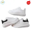 Designer Sapatos casuais tênis esportes tênis feminino pequeno sapato branco em relevo de laço de fundo grosso de couro baixo sapatos de top size34-46 Sapatos masculinos
