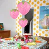パーティーデコレーションピンクのイチゴランタン型子供の休日ハンドヘルドペーパーDIY幼稚園甘い誕生日の装飾用品