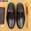 Sandalen fahion mannen half slippers ademende casual schoenen buiten indoor heren loafers lederen flats comfortabele mannelijke muilezels