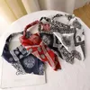 Bandanas Durag Flower Print Hair sjaal Boheemse Bandana Elastisch haar met driehoekige sjaal Kerchief Dameshaaraccessoires Hoofdkleding 240426