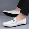 Chaussures décontractées en cuir authentique en cuir confortable conduisant les loisirs à la conduite Malons masculins Robe de design minimaliste pour hommes