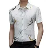 Herren lässige Hemden Loose Flower Shirt Männliche Tasche Gold Chinesischer Stil |Ice Seide weiße Kurzärmer für Papa und Sohn im Sommer