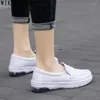 Buty swobodne białe mokasyny Kobiety skórzane kobiety platforma Black Slip On for 2024 Zapatillas de Mujer