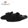 Slippers Piergitar Black Velvet com tassels artesanais Slides para desfile de moda e acolchoado de mula masculino de borracha de borracha nossa