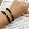 Perlen 6 mm schwarzer gefrosteter Steinperlenarmband Unisex 26 Initialen Name mit elastischem Seil, das als Freundschaftsgeschenk für Paare verwendet wird