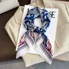 Bandanas Durag Dames Luxurymerk Moslimdemper Muslim Duffler Zonnebrandcrème Kerchief 70x70cm SHAWL FASHOUD SCHAAM SQUILE Hoofdband Seizoensgebonden Silk Scarf 240426