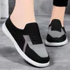 Sneakersa na zwykłe buty dla kobiet Rozprzestrzeni 2024 Spring oddychający wplecione pół kapcie matki zapatos para mujeres