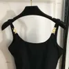 Märke badkläder kvinnor bikini designer ett stycke baddräkt mode logotyp sexiga baddräkter gyllene axel spänne dekorativ sling semester strand flickor kläder 26 april
