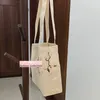 Fashion Classics D Sacs de rangement Canvas Tote Beauty Gift Organization Broidery Letter Bag Sac cosmétique Articles populaires Cadeaux exquis