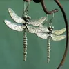 Dangle żyrandol Vintage Dragonfly Rzeźbiony wzór Kolczyki Retro styl artystyczny srebrny kolor biżuterii modne ozdoby żeńskie ucha