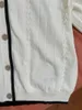 女性用Tシャツ2024春/夏の黒と白のコントラストターンダウンカラースリムフィット半袖セーター女性カーディガンTシャツトップ
