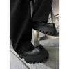 Chaussures décontractées Style Ruffian Formes plates Flats pour hommes épaisses Hauteur augmentant l'orteil carré irrégulier Cool garçon moderne