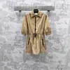 Urban Sexy Dresses Designer Spring/Summer New Nanyou Miu Thin and Western على الطراز الغربي تقليل الترفيه عن خطاب الجيب على النقيض من فستان الرقبة