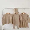 Wiosenna jesień urodzona dziecko z długim rękawem stały kolor dzianinowy pusty Jumpsuithat Baby Pullover Tops Girls Knitting Sukienka Zestaw 240507